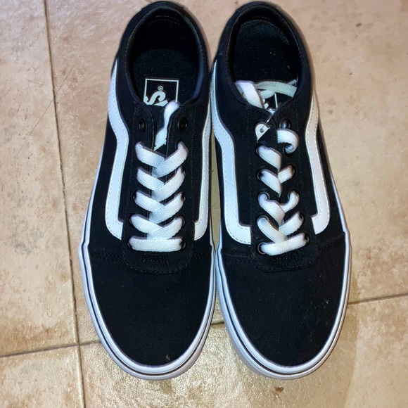 Vans Shoes - women’s size 7 vans